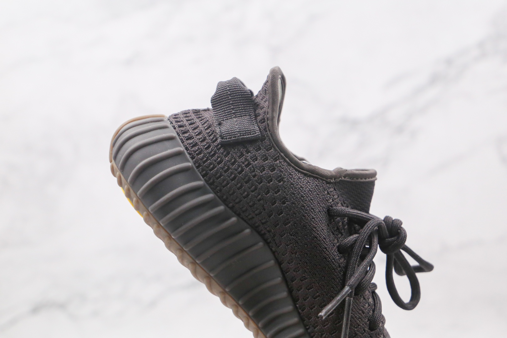 椰子 350 V2 A版 黑生胶侧透满天星运动鞋