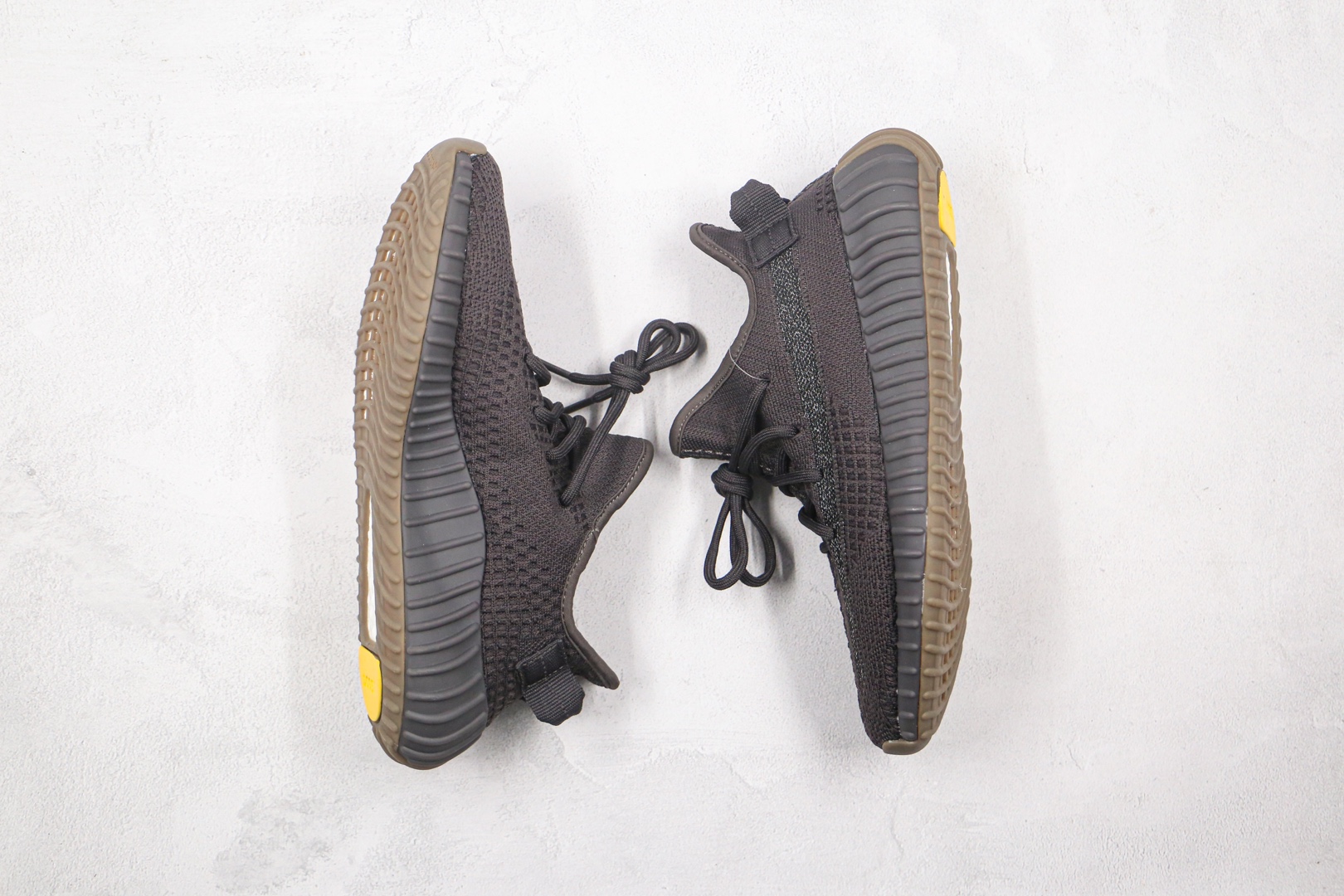 椰子 350 V2 A版 黑生胶侧透满天星运动鞋