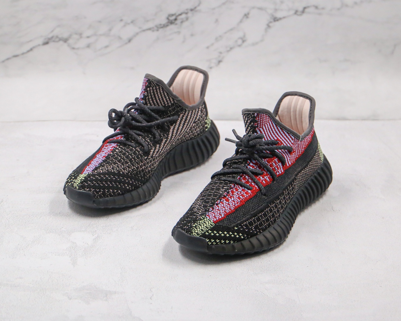 椰子 350 V2 A版 黑红满天星运动鞋