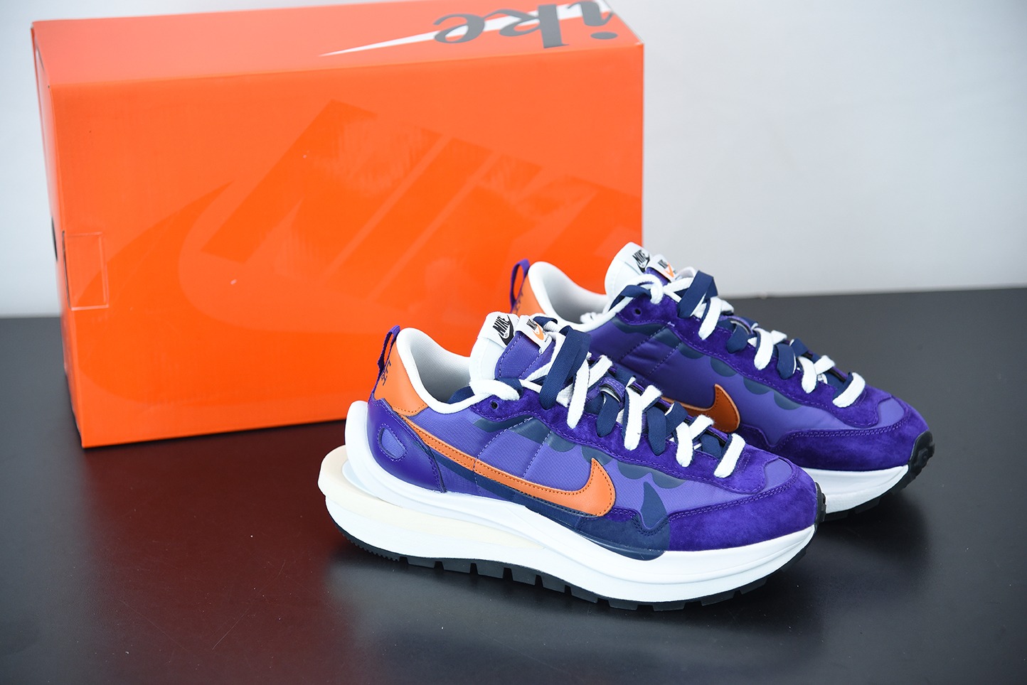 Sacai X NK Vaporwaffle 华夫三代3.0 走秀 重磅联名合作款运动跑鞋   货号：DD1875-200