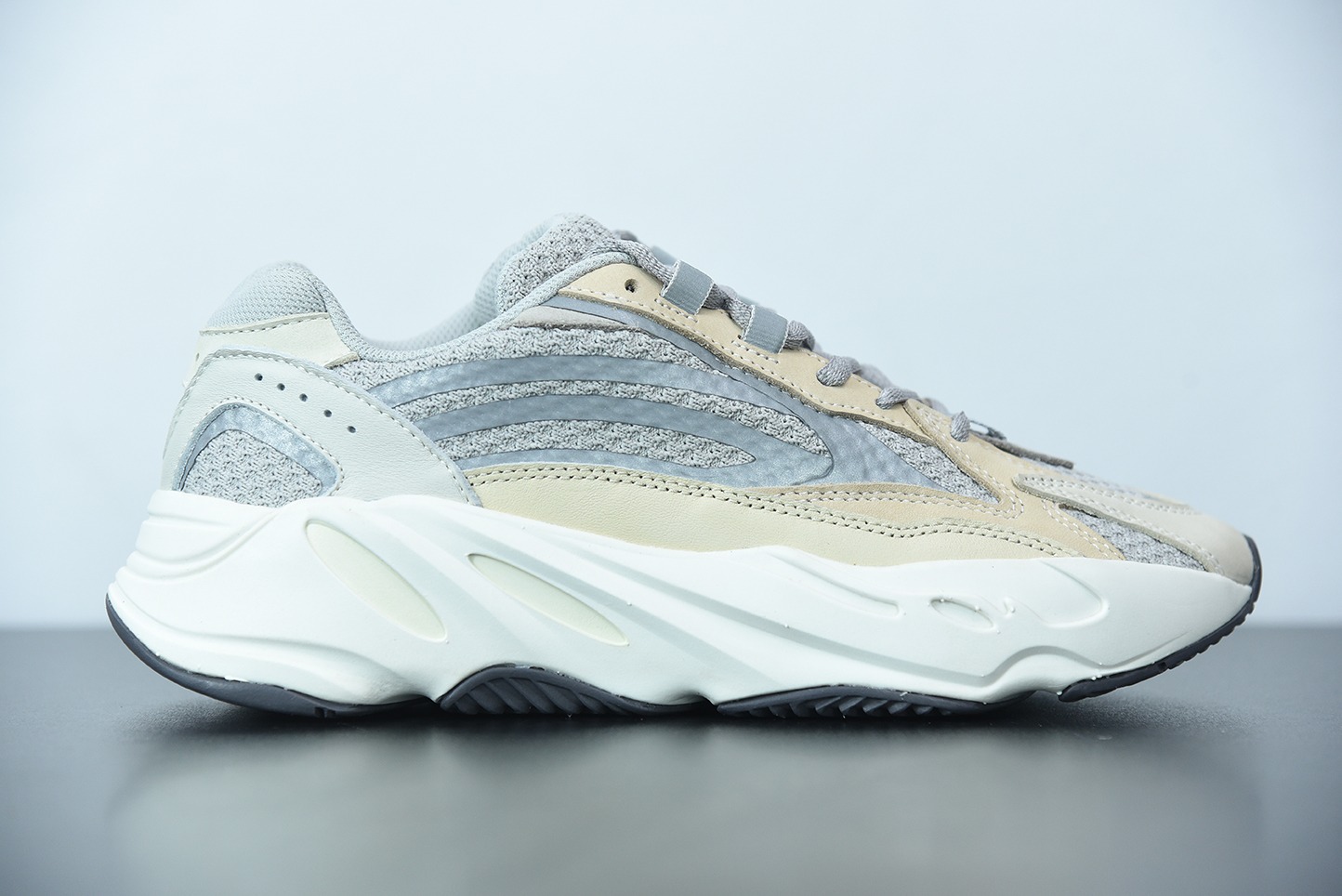 L00J6 顶级版本 AD 阿迪 YEEZY 椰子 700V2 "Cream" 棕白灰 奶油 GY7924 侃爷椰子3M反光复古老爹鞋