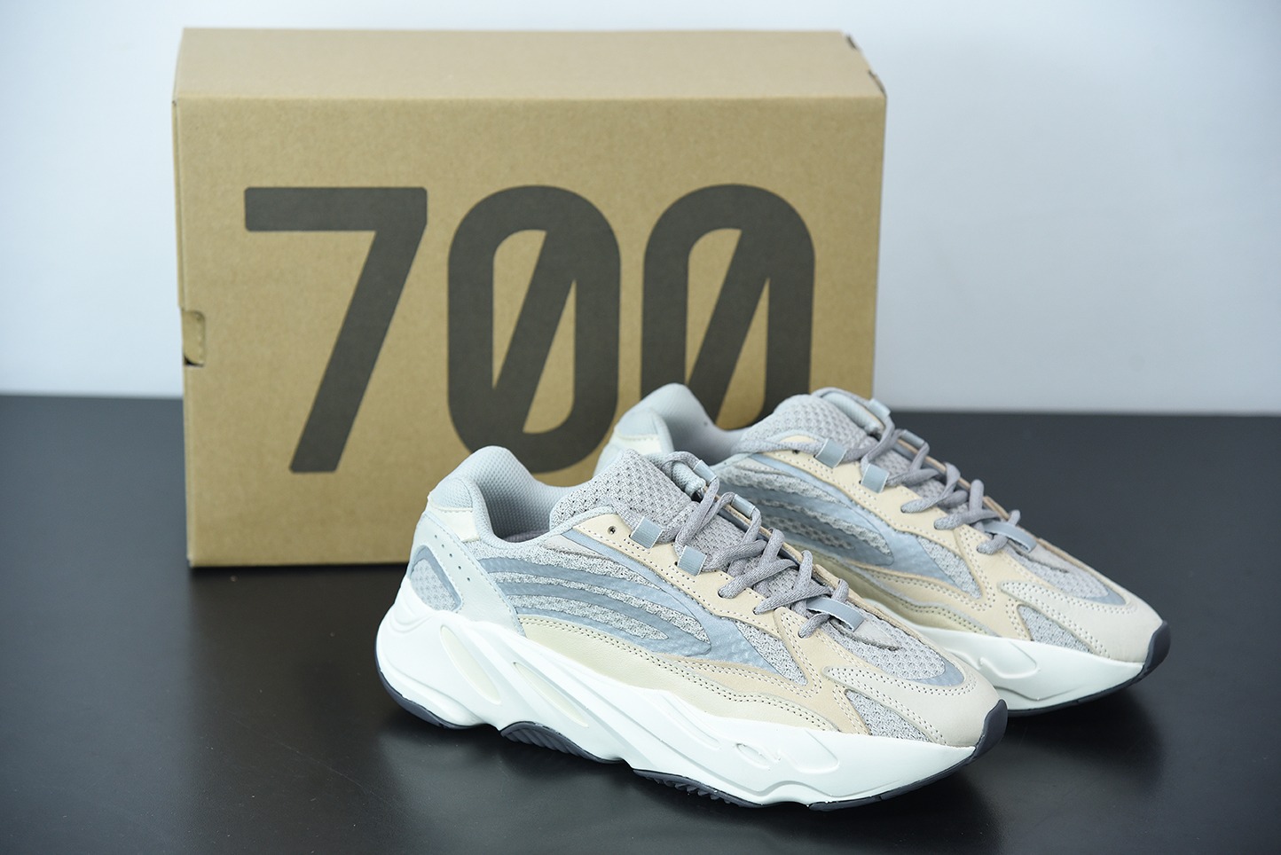 L00J6 顶级版本 AD 阿迪 YEEZY 椰子 700V2 "Cream" 棕白灰 奶油 GY7924 侃爷椰子3M反光复古老爹鞋