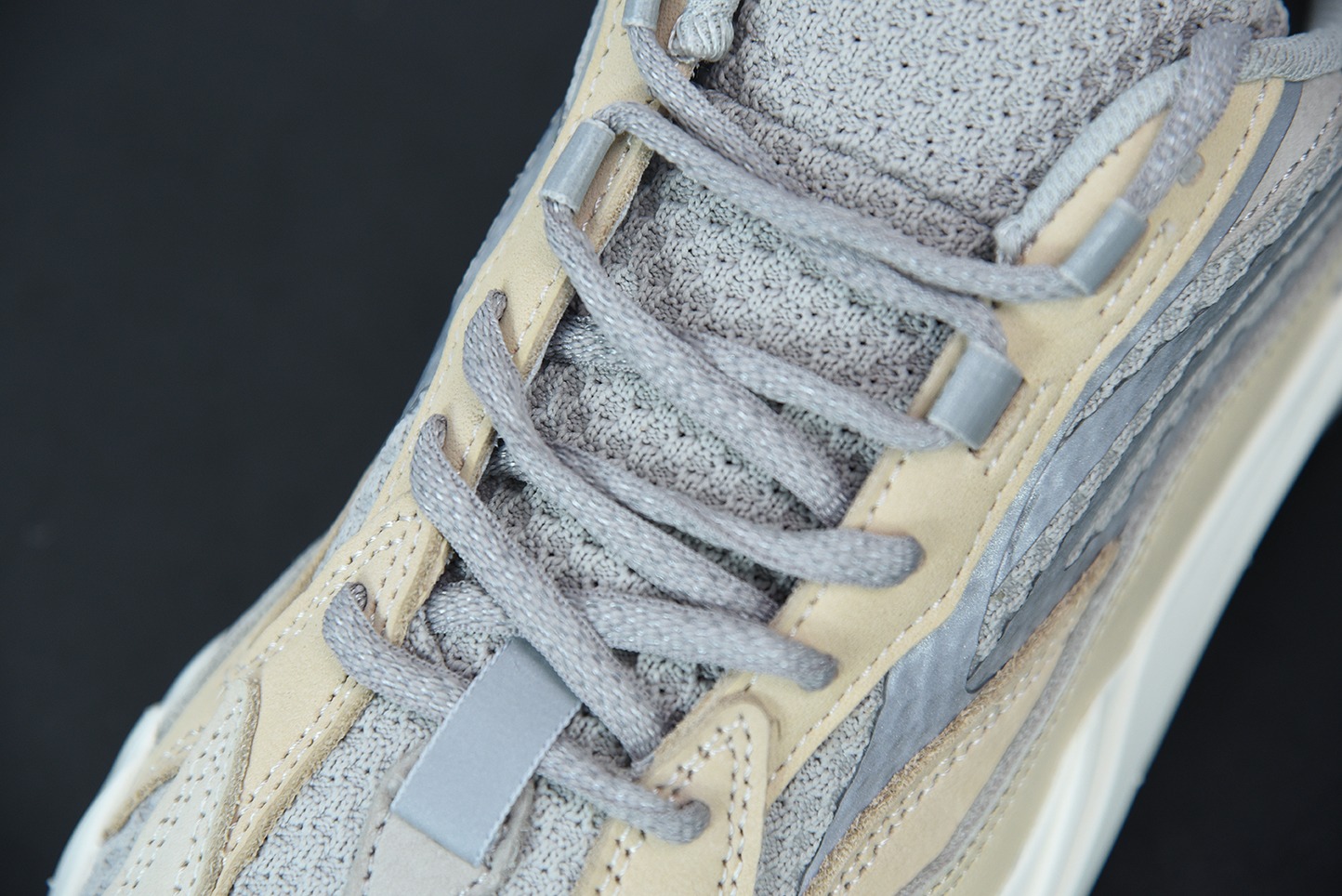 L00J6 顶级版本 AD 阿迪 YEEZY 椰子 700V2 "Cream" 棕白灰 奶油 GY7924 侃爷椰子3M反光复古老爹鞋