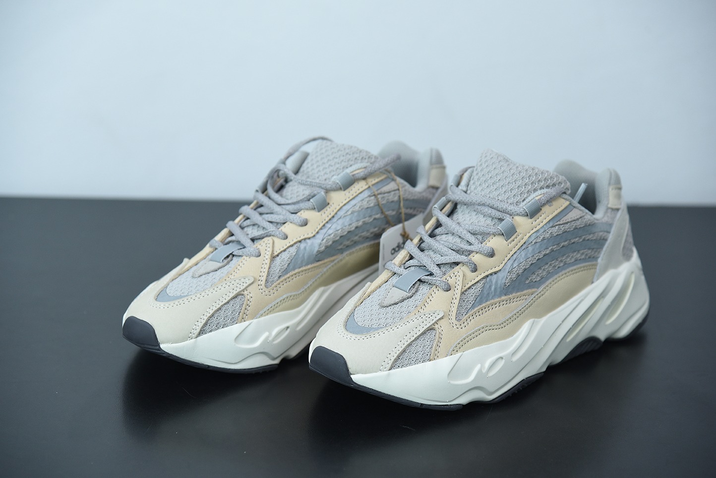 L00J6 顶级版本 AD 阿迪 YEEZY 椰子 700V2 "Cream" 棕白灰 奶油 GY7924 侃爷椰子3M反光复古老爹鞋