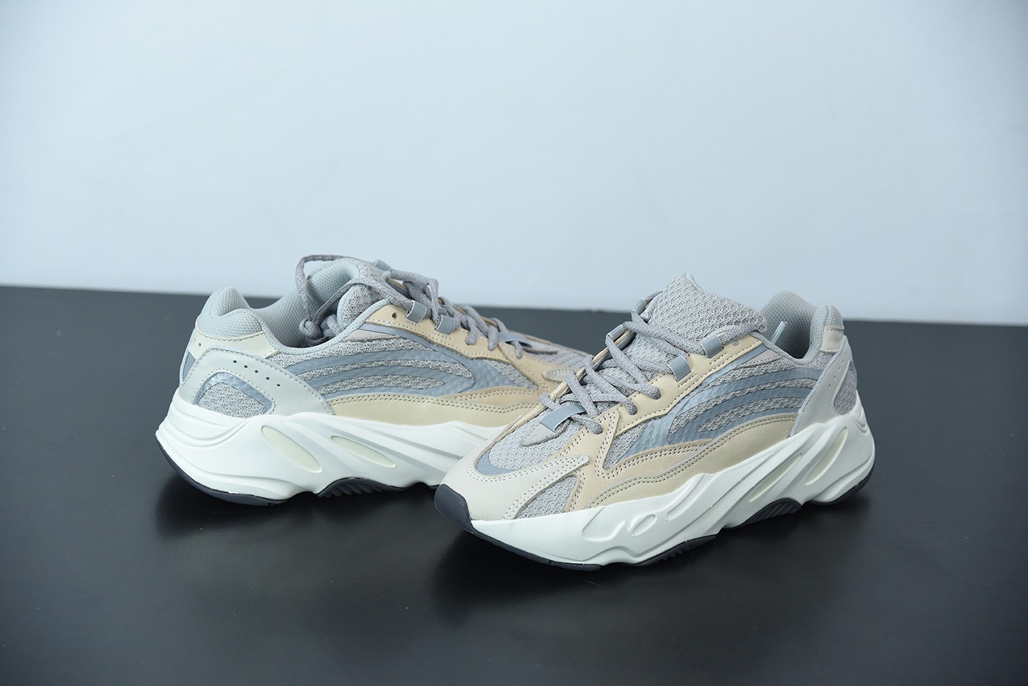 L00J6 顶级版本 AD 阿迪 YEEZY 椰子 700V2 "Cream" 棕白灰 奶油 GY7924 侃爷椰子3M反光复古老爹鞋