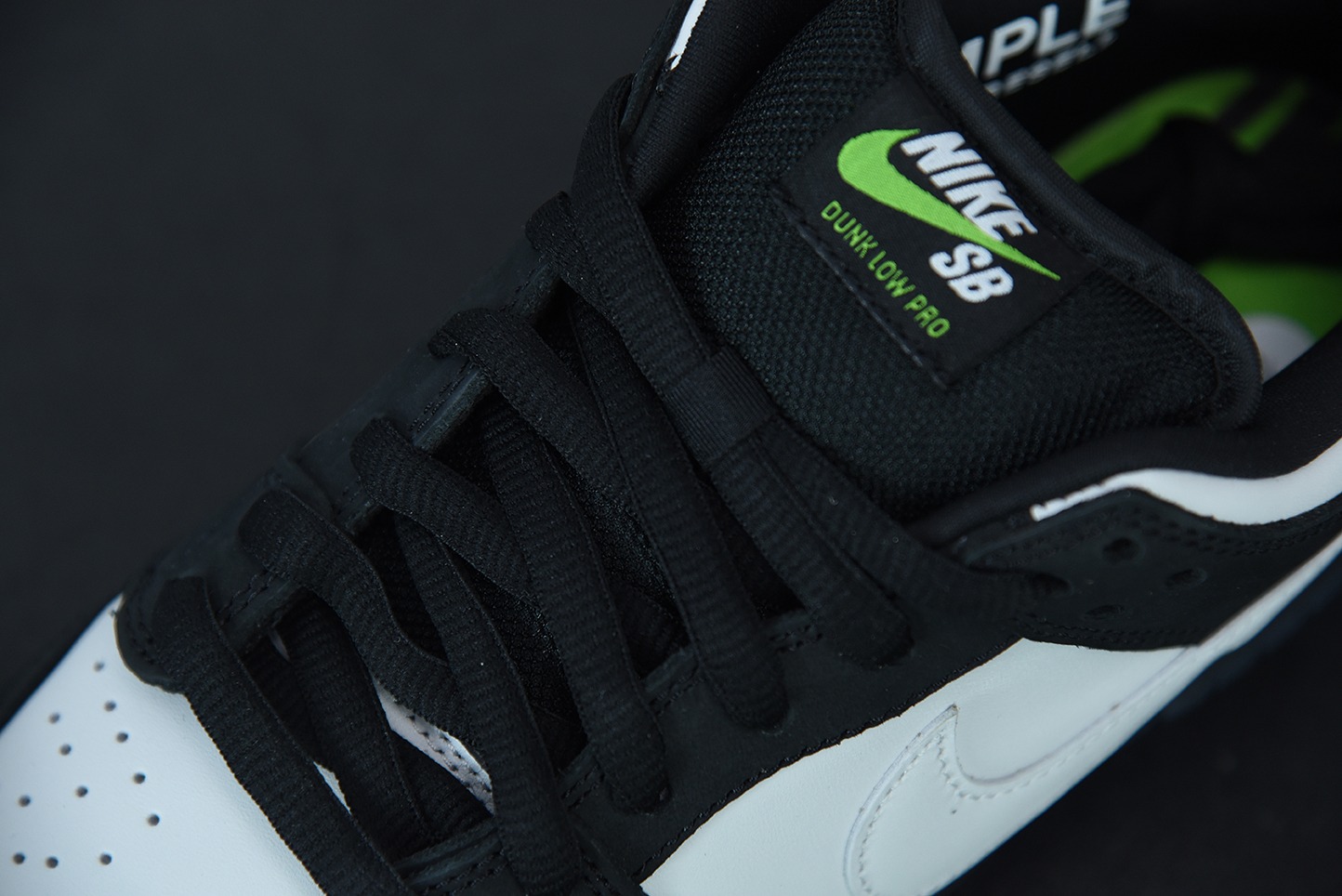 Nk Dunk Low x x Staple 联名 SB 低帮滑板鞋 黑白鸽子  货号：BV1310-013