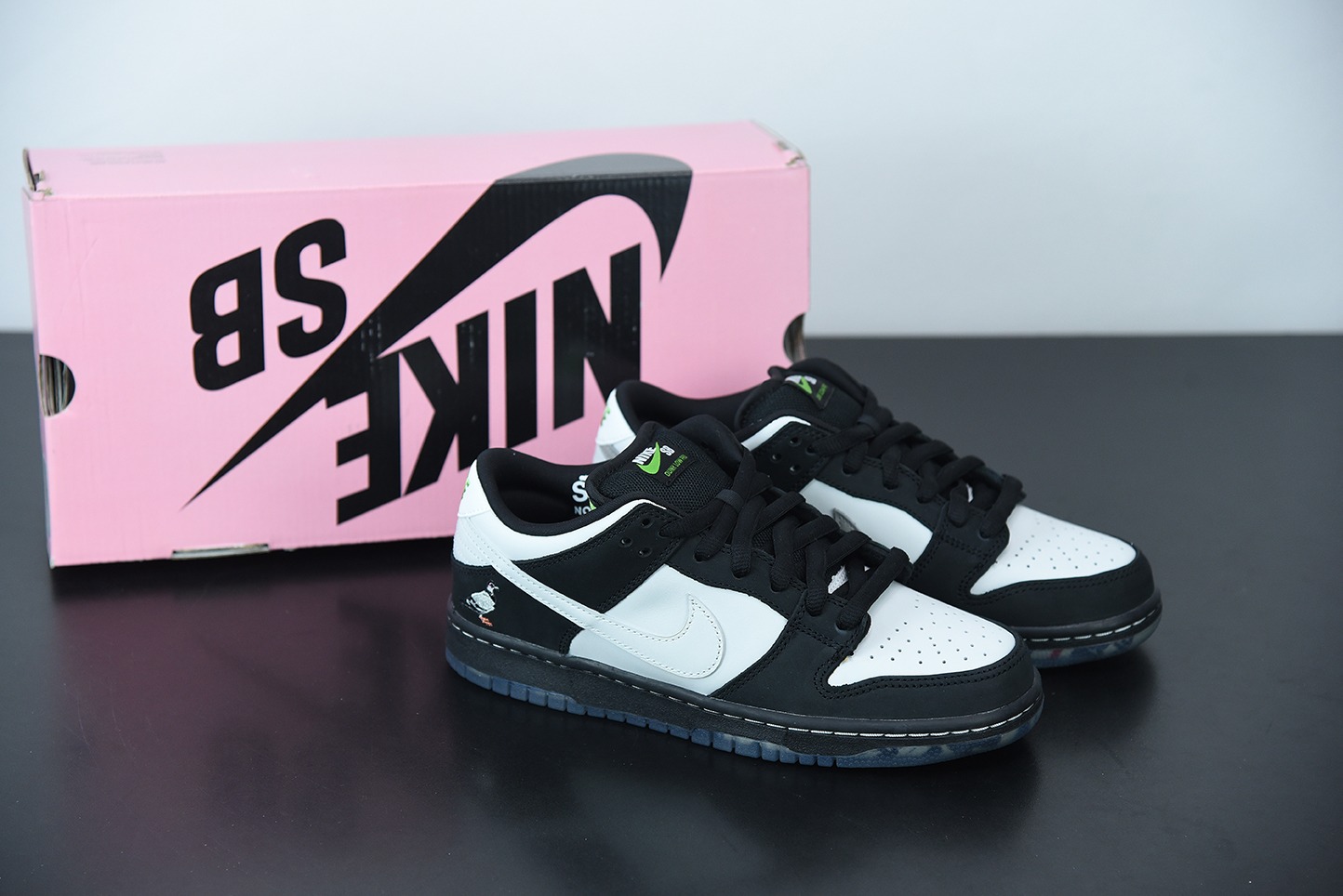 Nk Dunk Low x x Staple 联名 SB 低帮滑板鞋 黑白鸽子  货号：BV1310-013