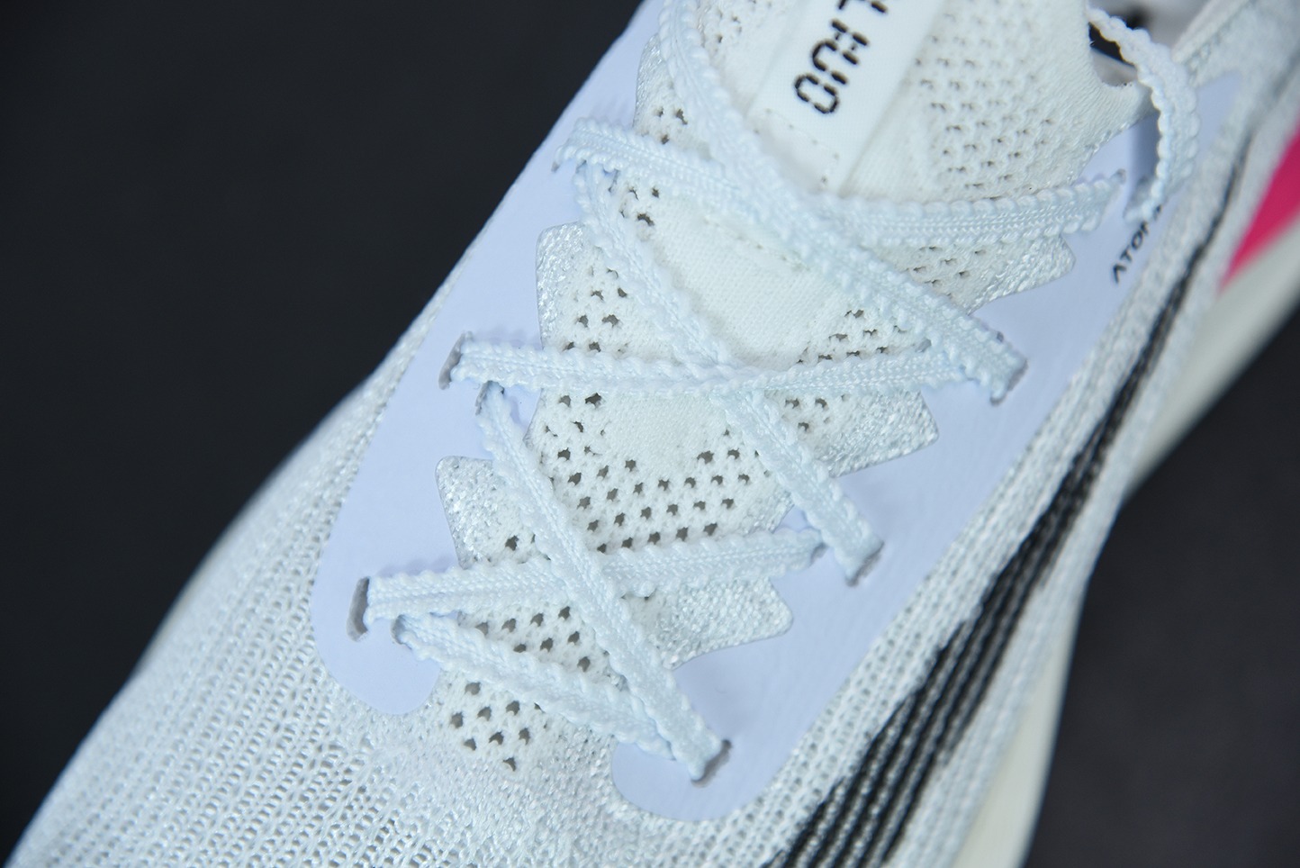 NK Air Zoom Alphafly NEXT%气垫马拉松 粉白男女同款运动鞋 货号：DD8877-100