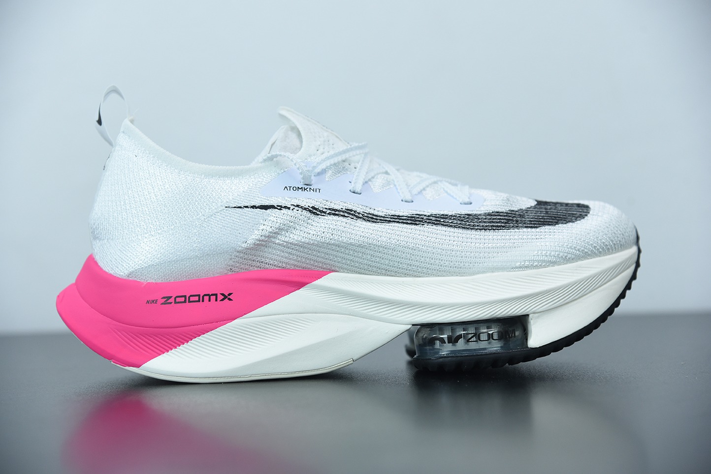 NK Air Zoom Alphafly NEXT%气垫马拉松 粉白男女同款运动鞋 货号：DD8877-100