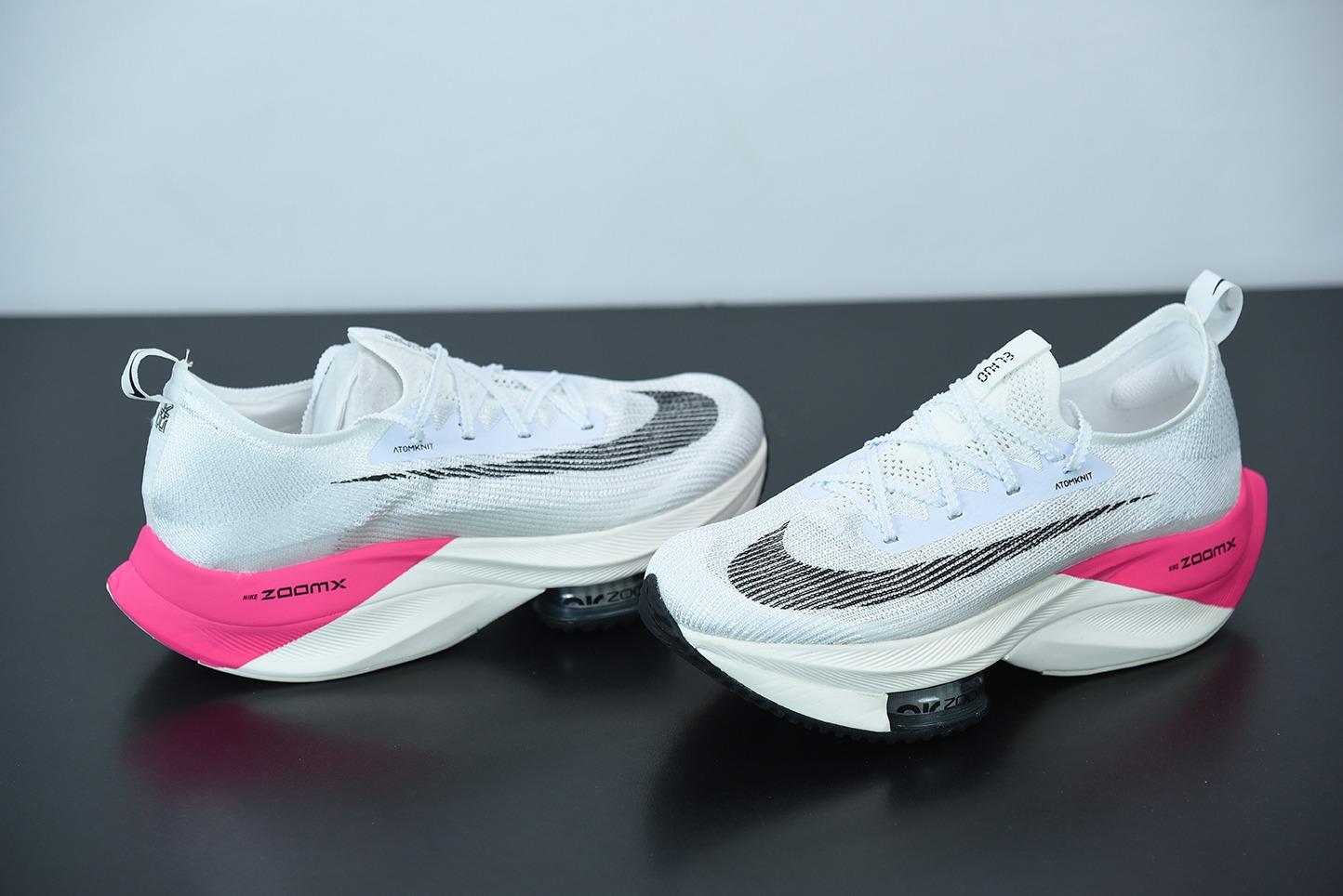 NK Air Zoom Alphafly NEXT%气垫马拉松 粉白男女同款运动鞋 货号：DD8877-100