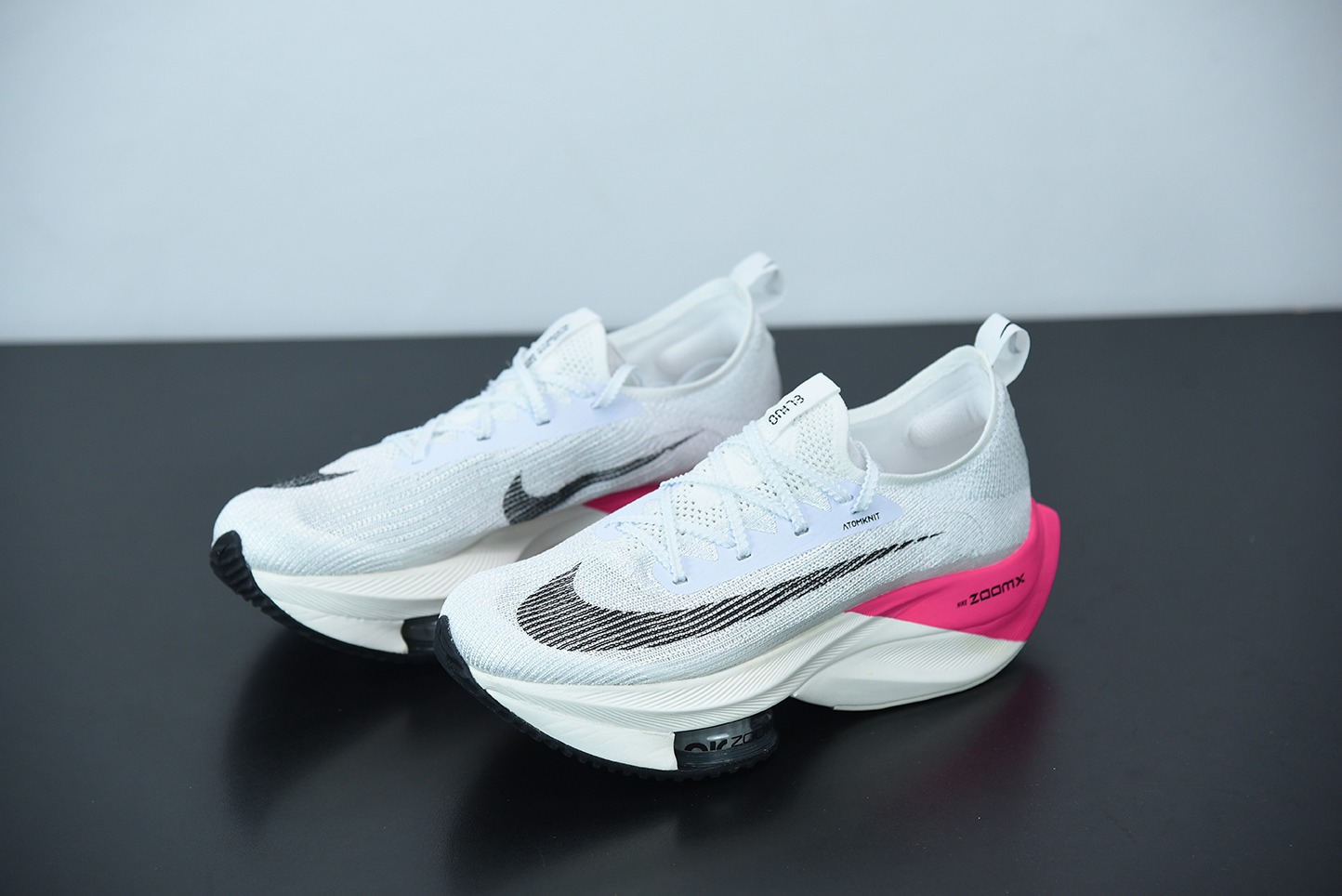 NK Air Zoom Alphafly NEXT%气垫马拉松 粉白男女同款运动鞋 货号：DD8877-100