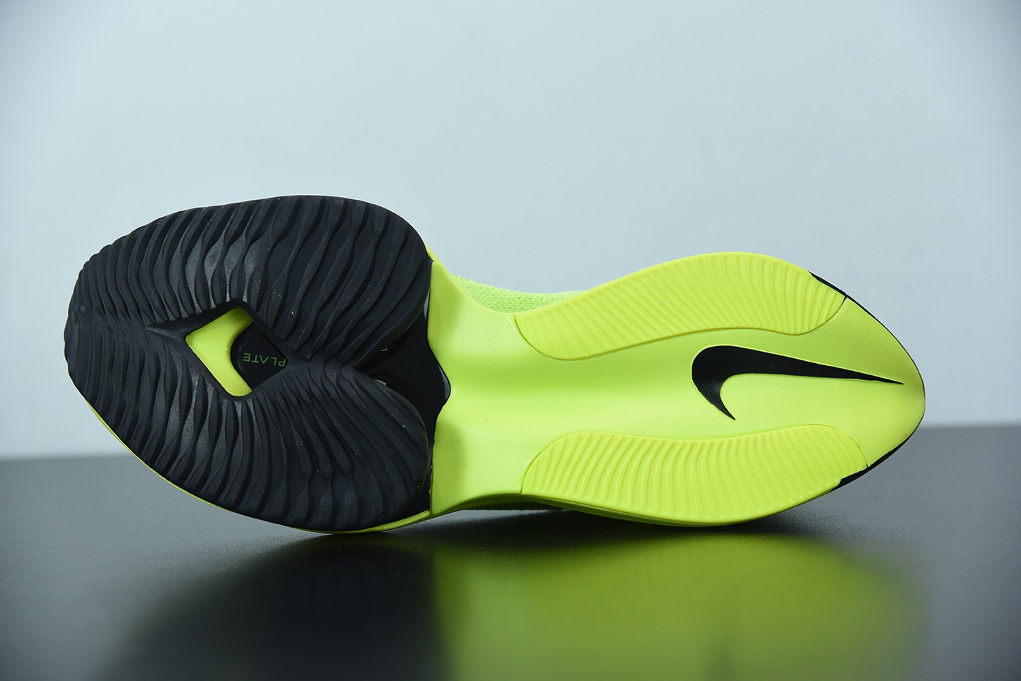 NK Air Zoom Alphafly NEXT%气垫马拉松 黑绿男女同款运动鞋 货号：DC5238-702