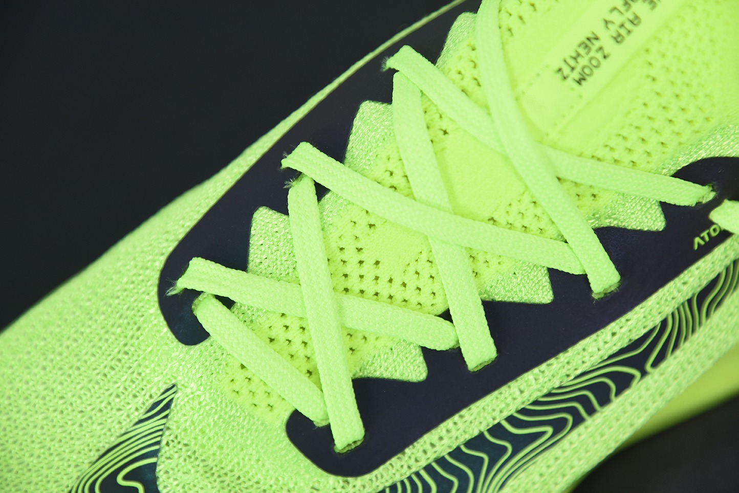 NK Air Zoom Alphafly NEXT%气垫马拉松 黑绿男女同款运动鞋 货号：DC5238-702