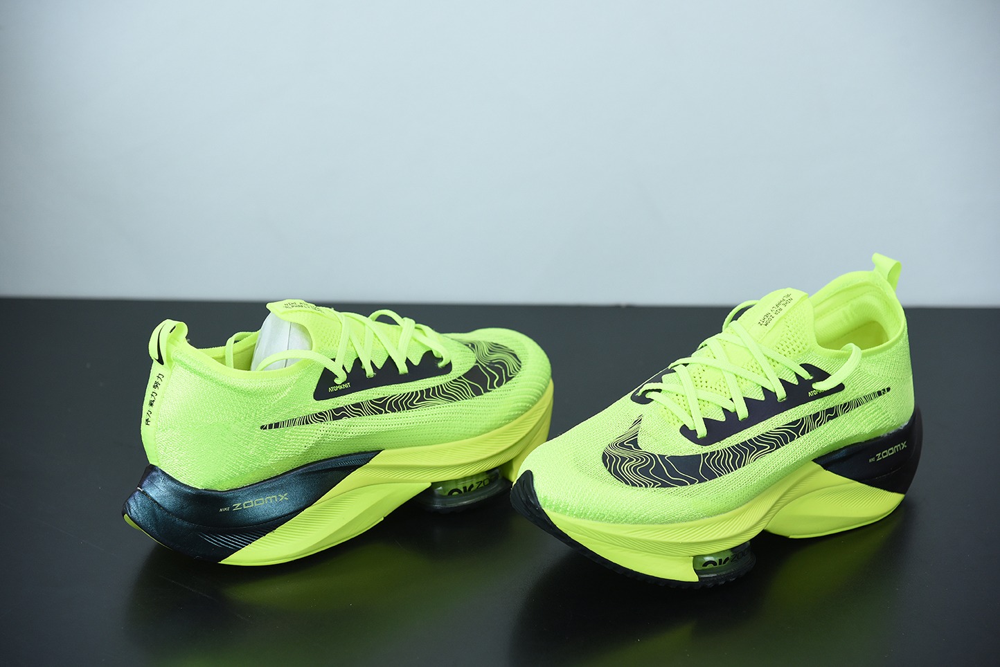 NK Air Zoom Alphafly NEXT%气垫马拉松 黑绿男女同款运动鞋 货号：DC5238-702