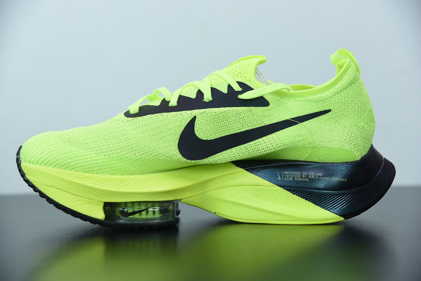 NK Air Zoom Alphafly NEXT%气垫马拉松 黑绿男女同款运动鞋 货号：DC5238-702