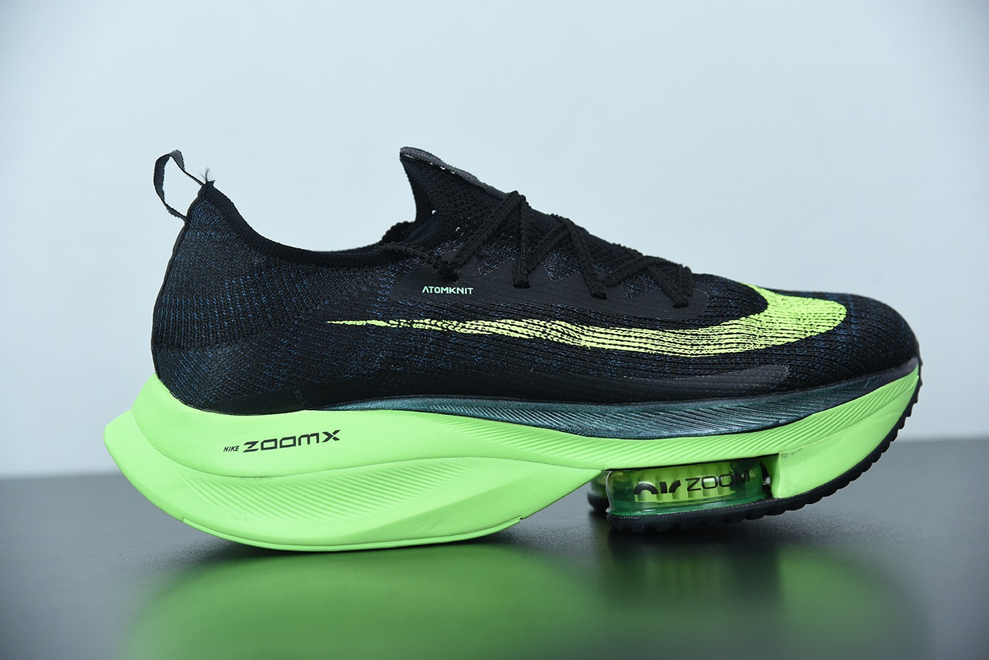 NK Air Zoom Alphafly NEXT%气垫马拉松 黑绿男女同款运动鞋 货号：CI9925-400