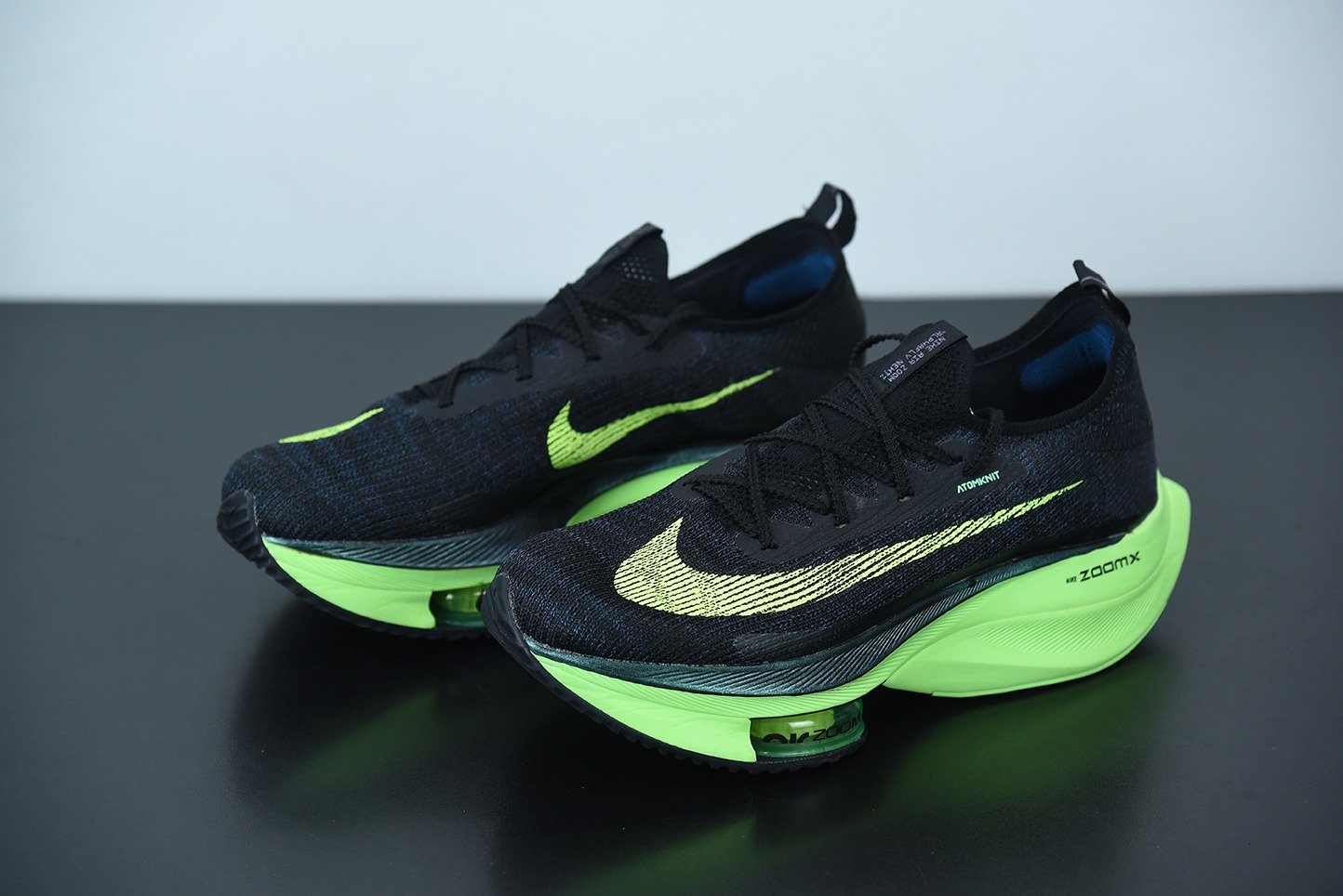 NK Air Zoom Alphafly NEXT%气垫马拉松 黑绿男女同款运动鞋 货号：CI9925-400