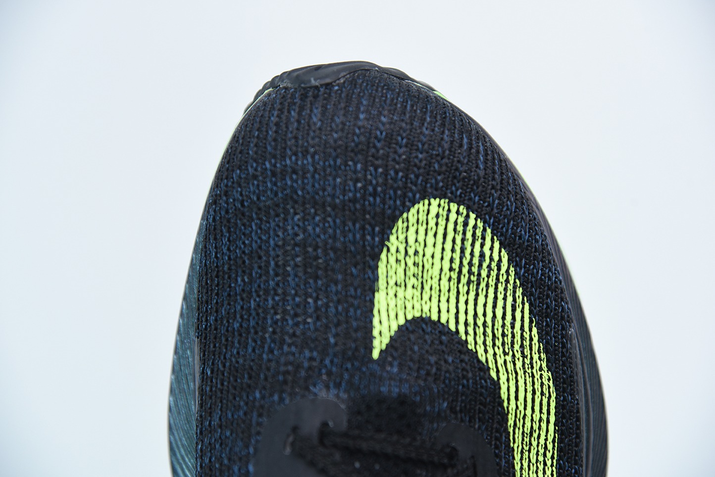 NK Air Zoom Alphafly NEXT%气垫马拉松 黑绿男女同款运动鞋 货号：CI9925-400