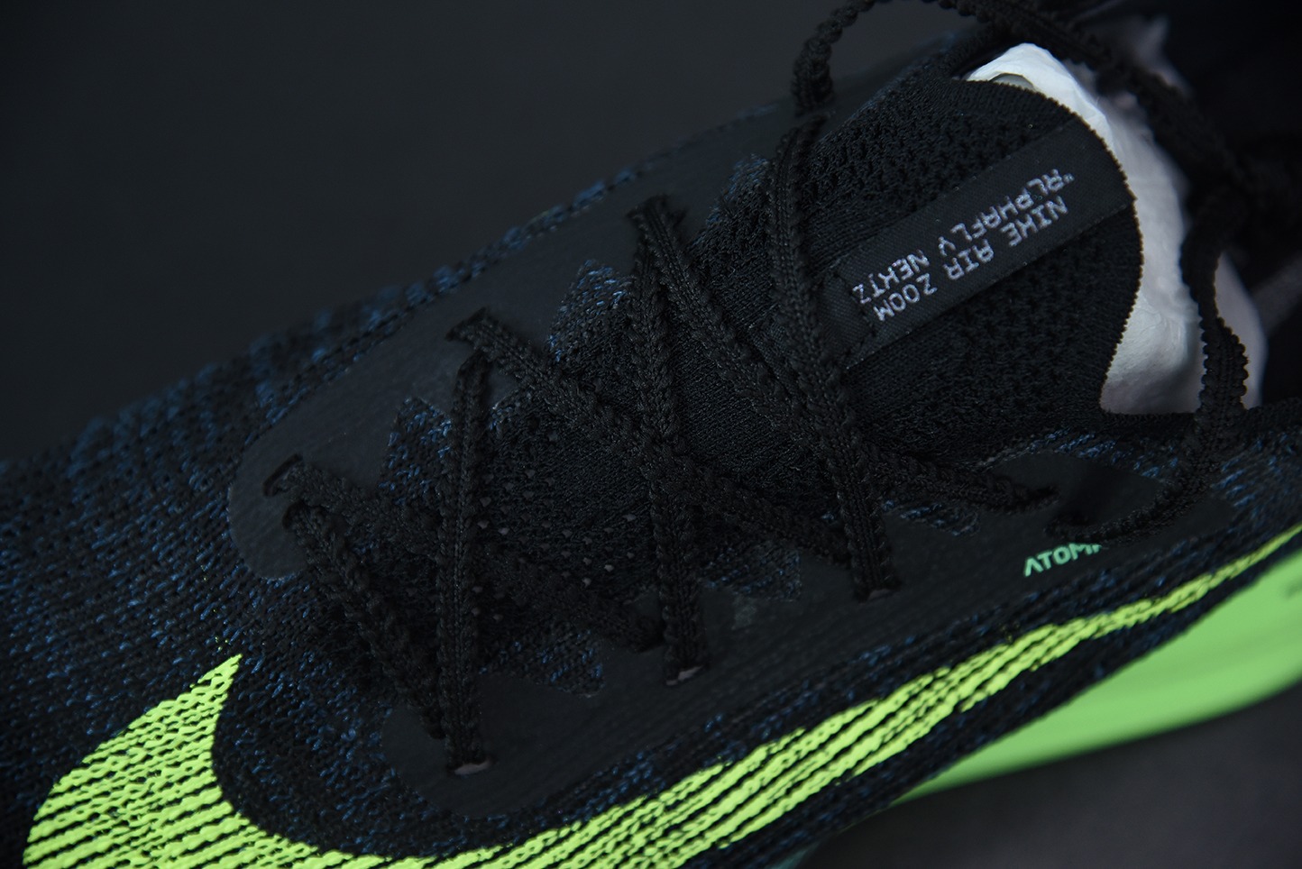 NK Air Zoom Alphafly NEXT%气垫马拉松 黑绿男女同款运动鞋 货号：CI9925-400