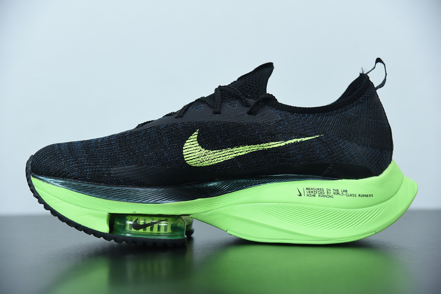 NK Air Zoom Alphafly NEXT%气垫马拉松 黑绿男女同款运动鞋 货号：CI9925-400