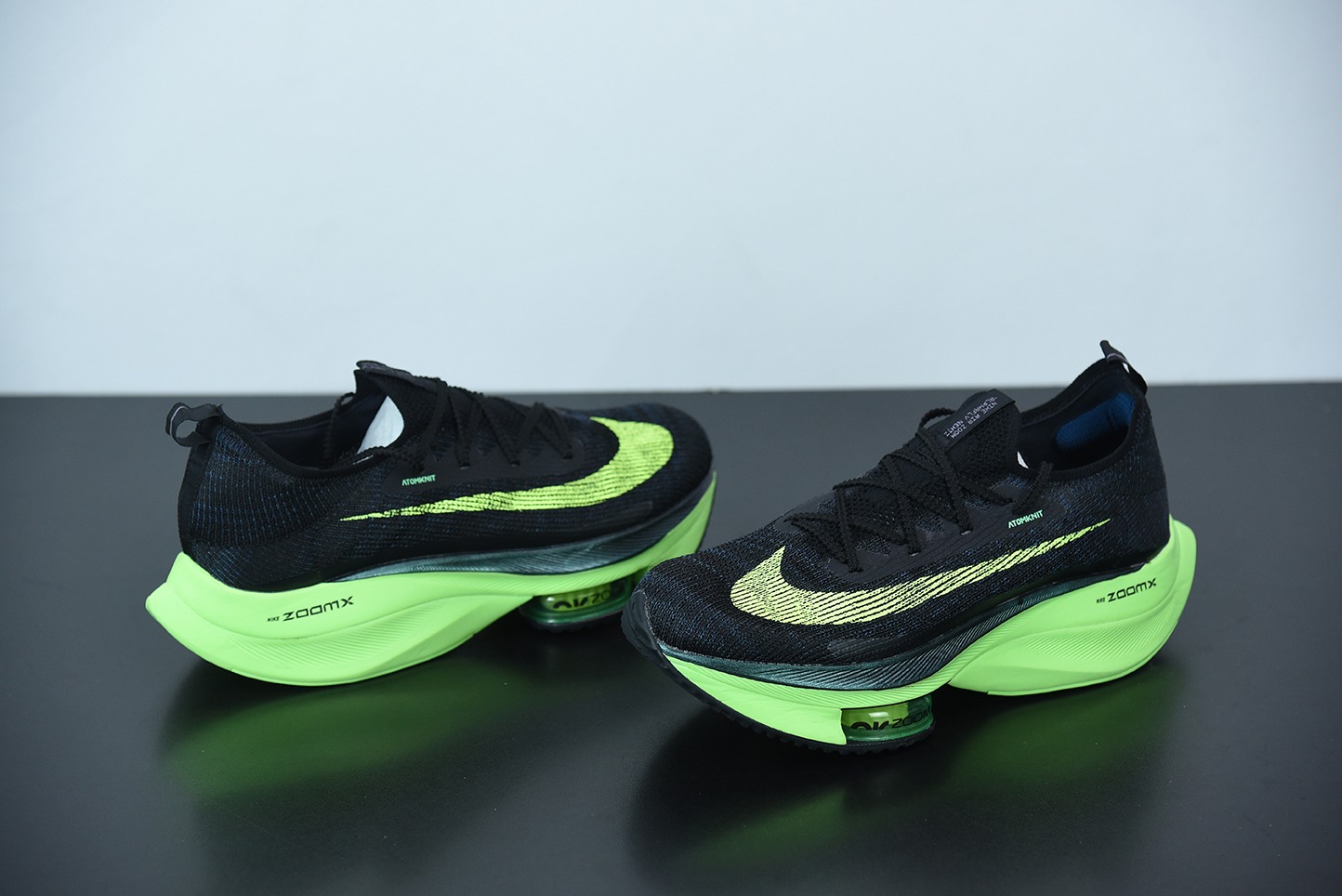NK Air Zoom Alphafly NEXT%气垫马拉松 黑绿男女同款运动鞋 货号：CI9925-400