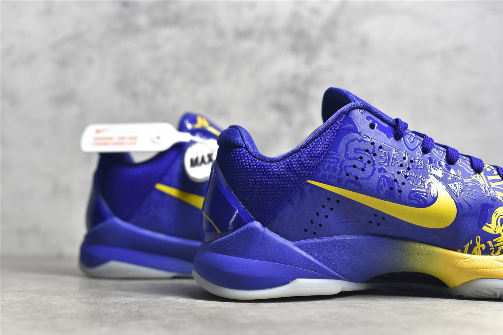 KOBE5鞋码39-46偏小0.5灭