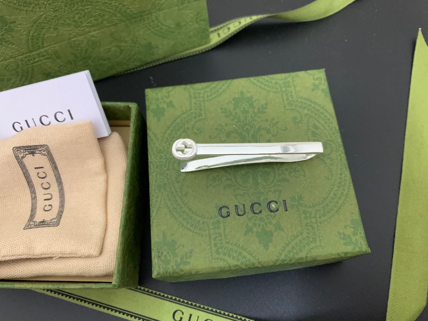 NO:380605,Gucci interlocking men's and women's tie clip No. B5647535, jewelry boutique, gucci, gucci, ties19860909Gucci 古驰互扣式男士女士领带夹 编号B5647535,饰品精品,gucci,gucci,ties,Jewelry