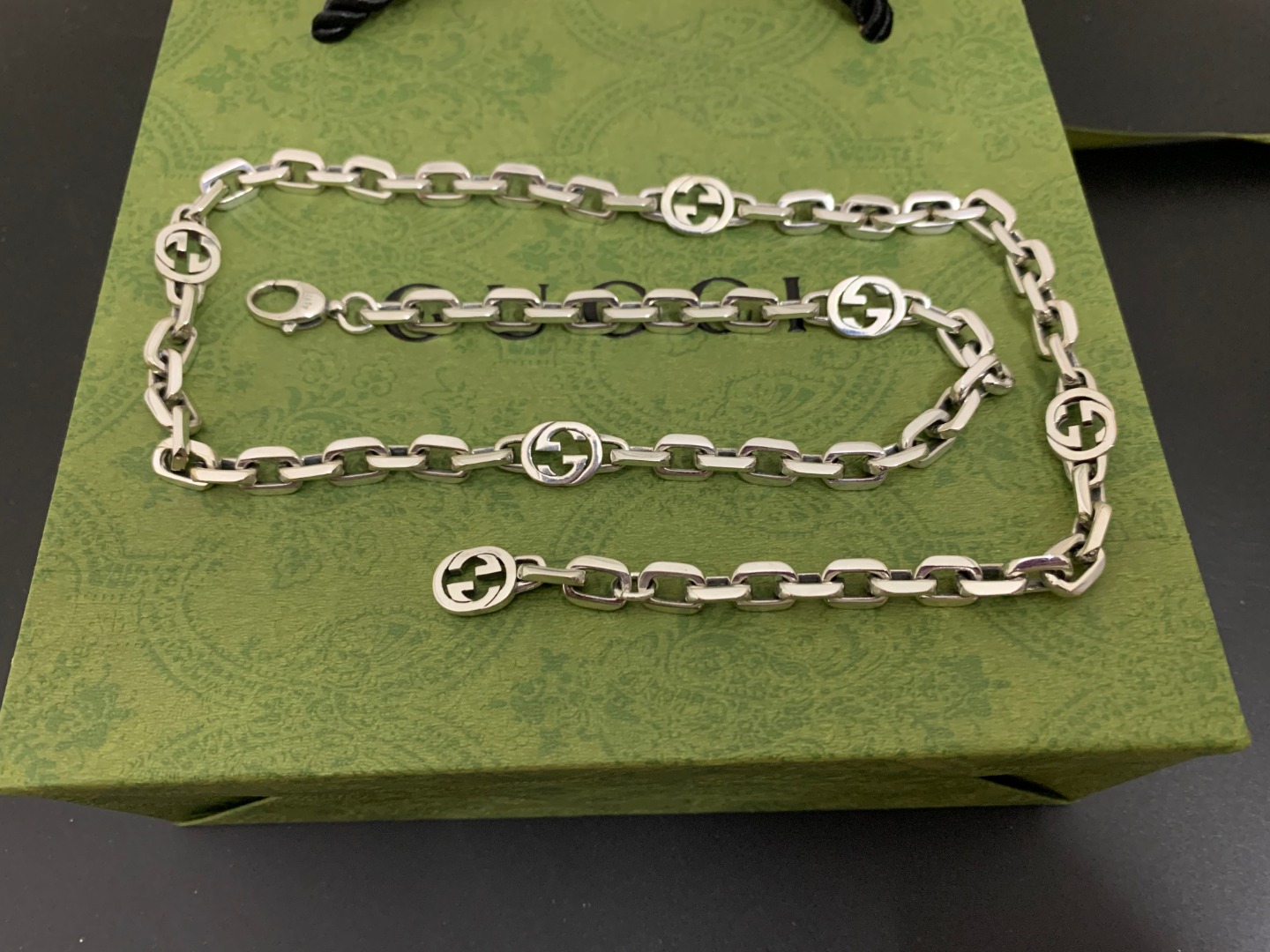 NO:553420,Gucci Gucci distressed interlocking double G logo thick bar men's and women's necklace elegant and simple cool full length 55 cm, Gucci necklace, gucci, gucci, necklace19860909Gucci古驰做旧 互扣式双G标志 粗条 男女项链 大方简约 酷炫十足 长度55厘米,古驰项链,gucci,gucci,necklace,Jewelry