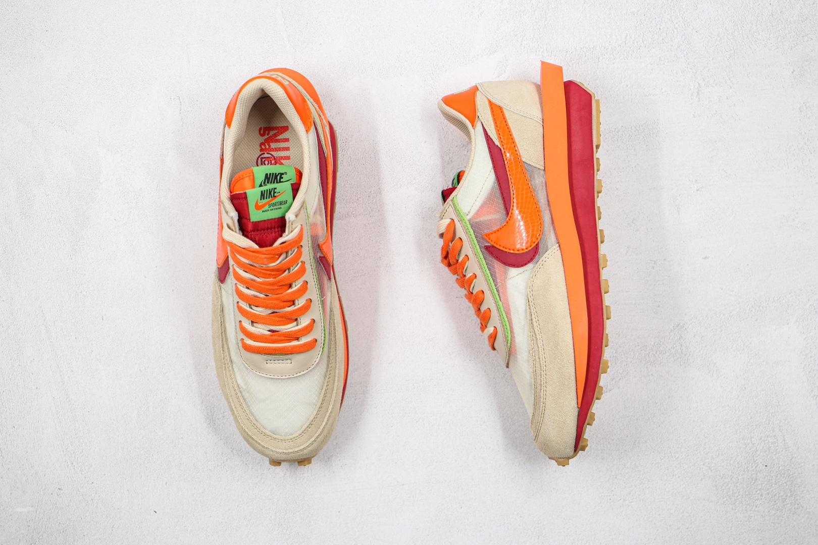 纯原 华夫二代 2.0 白橙红 双钩 网面 透明 日式解构美学SACAI联名 × NIKE LDV Waffle重叠设计前卫华夫变形休闲慢跑鞋 sacai在SS19的发布会上展示了自己与Nike全新联名的系列，其中有两款鞋特别引人注目，这两款鞋均为混合鞋款，分别将Blazer与Dunk和Waffle Daybreak与LDV融为一体，采用了双鞋舌，双鞋带，双Swoosh的设计，并且每款鞋均有两种的配色方案。