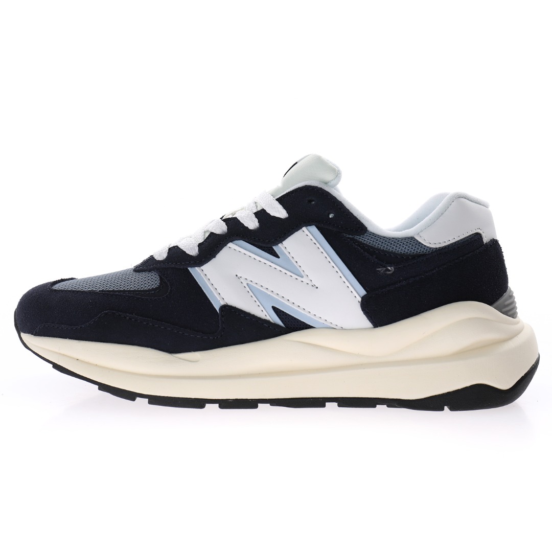 G5 纯原外贸订单 New Balance/新百伦 NB5740系列 M5740CD 藏青/白色特别以1988年首度世面的经典574作为设计蓝本保，留574简易约衬的 G5 s鞋型廓轮，同时加再以向90年代立特独行的眼抢美学敬致，凭借种多严选的优质素材重塑出人让耳目一又新充满层次感革的新中低结。构另一方面，为呼应90年代巨的大化潮流，鞋侧也题点采用了相的应巨大化N字Logo，再结合样同启发自574并经过改良抓的地鞋底，谓可集结两大代年的注目设元计素。