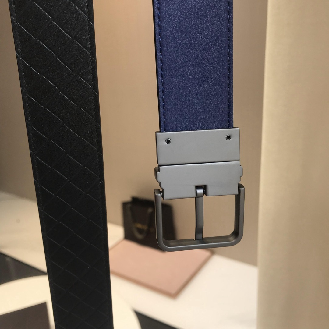 p230 顶级品质🎁配全套包装 品牌:BOTTEGA VENETA, 顶级货品,官网对版寸五 3.8cm 男女通用款 正品镀金工艺经典旋转针扣 此款皮带采用坚韧的胎牛皮精心打造,造型百搭。设计装饰时尚精致的棕色金属孔眼和针扣,彰显标志性Intrecciato编织的独特魅力。代购版本