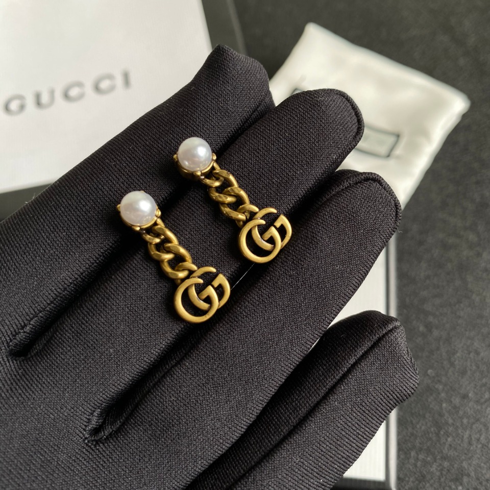 Gucci Jackie 1961 Hobo Inspired Earrings: Pistol & Cylinder Motif 9 o 1fb93uk56g1h1aaaos7roj1367p