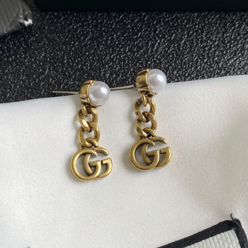 Gucci Jackie 1961 Hobo Inspired Earrings: Pistol & Cylinder Motif 10 o 1fb93uk56qe0120h4iv1k0g1qp0s