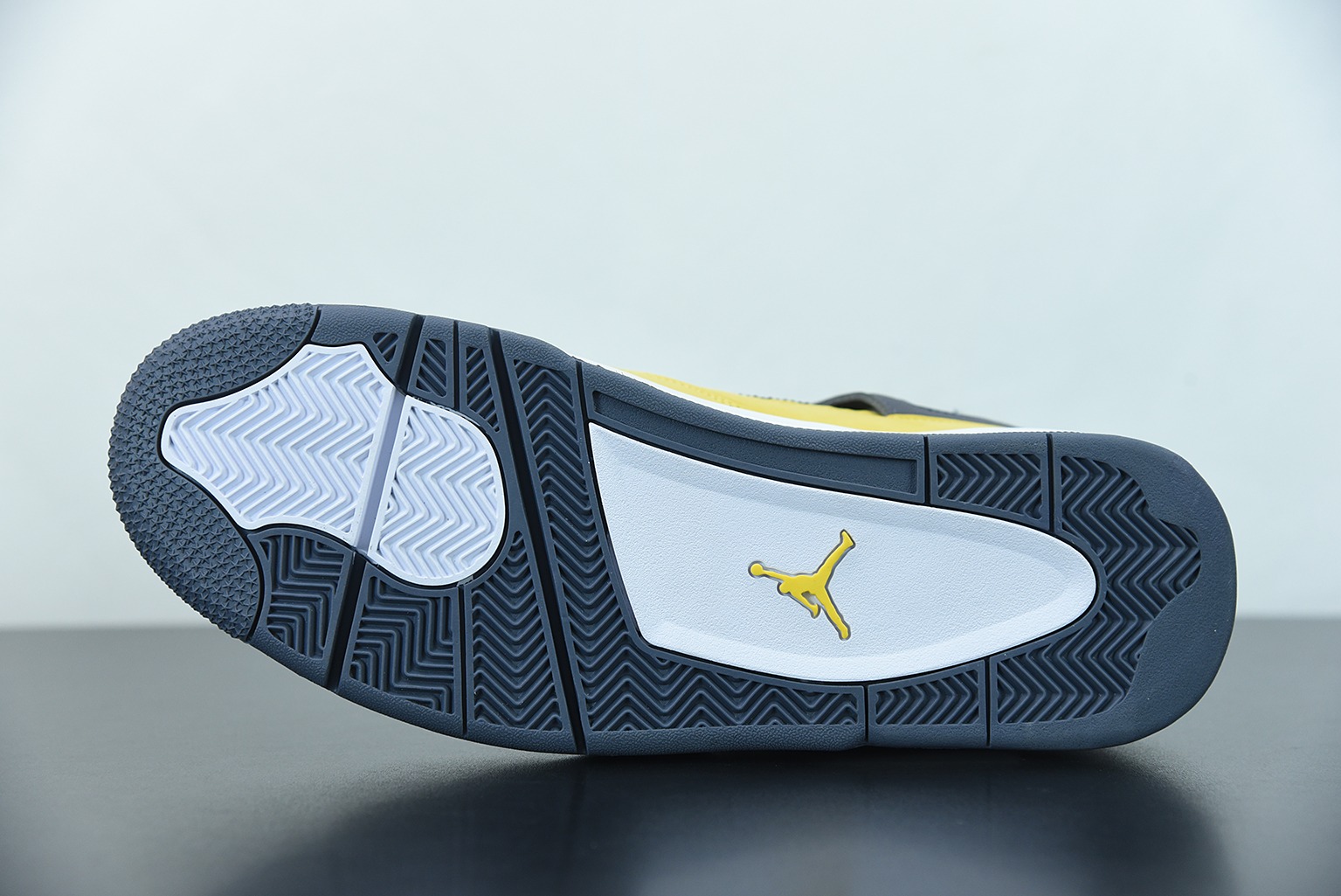 Air Jordan 4“ Lightning“ AJ4 乔4复刻白黄电母 头层篮球鞋 货号：CT8527-700 尺码：40-47.5编码：ATI1J
