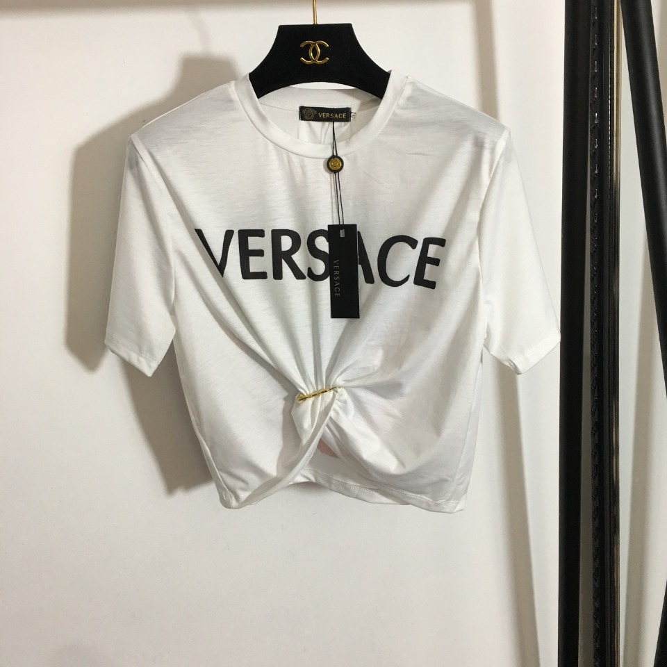 NO:742380,Style No. 5148 Versac* New Letter Printed Medusa Pin Waist Short Navel Slimming T-shirt, white, black, S-XL, [M size; shoulder width 38, bust 84, sleeve length 21, dress length 34-46], Versace-clothing, versace, versace, tees, t-shirt,19860909款号5148 Versac*新款 字母印花美杜莎别针收腰短款露脐显瘦T恤,白色,黑色,S-XL,【M码；肩宽38,胸围84,袖长21,衣长34-46】,范思哲-服装,versace,versace,tees，t-shirt,,Women's clothing