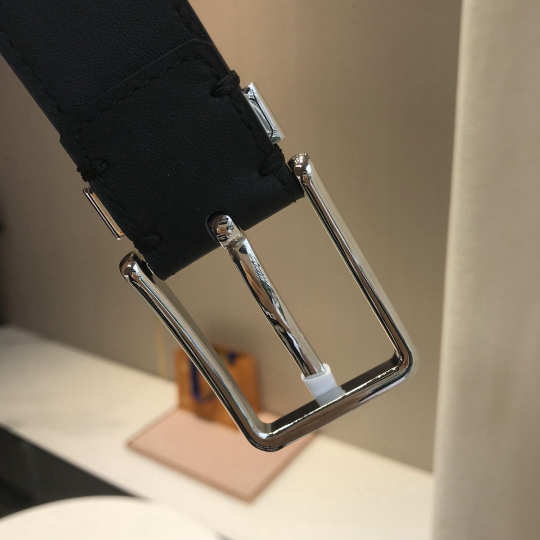 p190 顶级品质🎁配全套包装  驴牌 顶级货品，官网对版 3.5cm 男款
包装：配送图片中最新专柜礼品包装，真空镀金经典字母 这款Taurillon 腰带采用LV logo金属环设计，适合沉稳低调的男士使用。经典设计，有黑色和枣红色可选。顶级