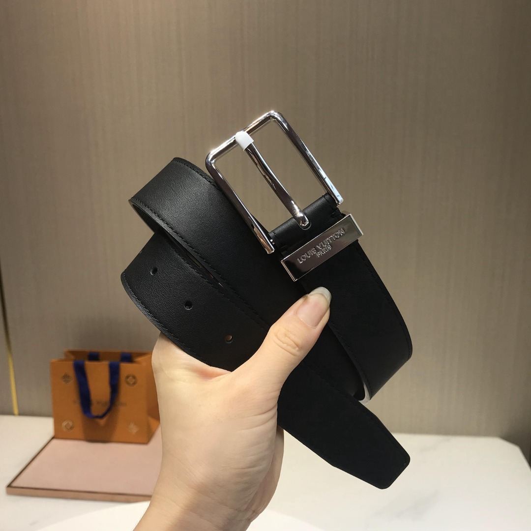 p190 顶级品质🎁配全套包装  驴牌 顶级货品，官网对版 3.5cm 男款
包装：配送图片中最新专柜礼品包装，真空镀金经典字母 这款Taurillon 腰带采用LV logo金属环设计，适合沉稳低调的男士使用。经典设计，有黑色和枣红色可选。顶级
