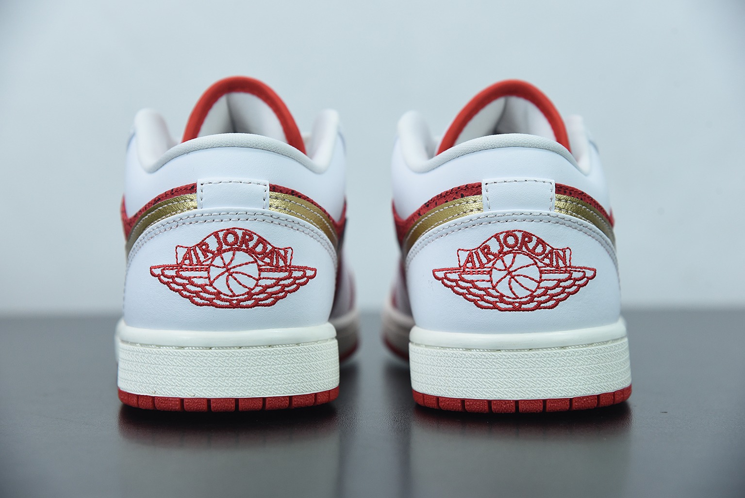 Air Jordan 1 Low AJ1白红金扑克 低帮篮球鞋 货号：DJ5185-100