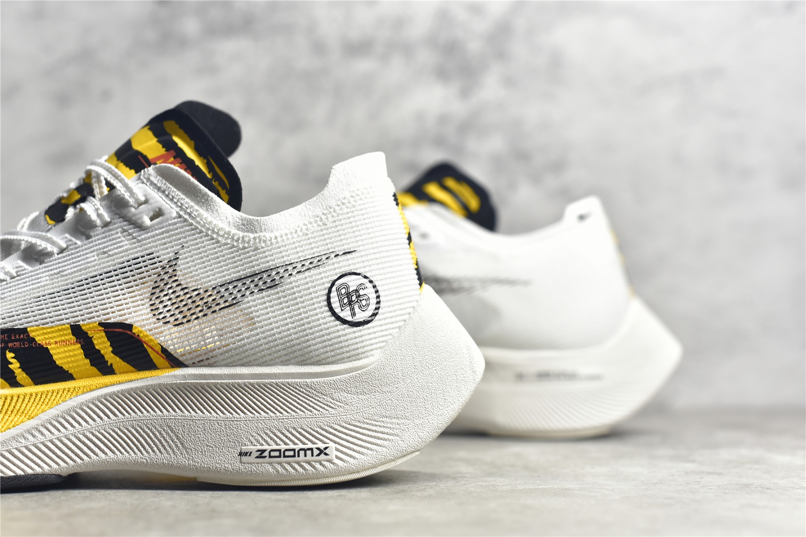 图片[7]-#公司级别 马拉松2代 NK ZoomX Vaporfly NEXT% 最强跑鞋 这款新一代最强跑鞋在鞋面和鞋底都进行了全方位升级。鞋面使用了全新 Vaporweave 科技，这种类似蝉翼的材质相比 Flyknit 更加轻薄透气，更重要的是避免了鞋面吸收汗水和雨水，中底方面，除了延续全掌铲型碳板，中底 ZoomX 泡棉增容 15% 之多，形态上与 Vaporfly Elite 更为相似，但重量并没有增加 尺码：36 36.5 37.5 38 38.5 39 40 40.5 41 42 42.5 43 44 45-选品中心