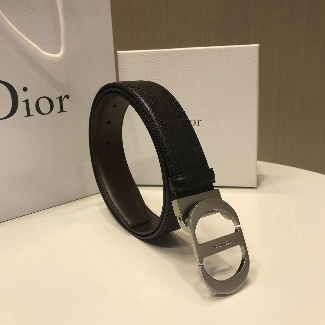 p190 顶级品质🎁配全套包装  【Dior】 顶级货品 專櫃有售
迪奥·Dior少有的一款男士皮带，
简单大方帅气、也不会被一眼看穿，
整体质感和精致度也非常的棒！宽度3.5cm，非常百搭！值得推荐的一款！顶级品质，五金独家定制，
3.5mm 奢华 休闲 大气 经典 