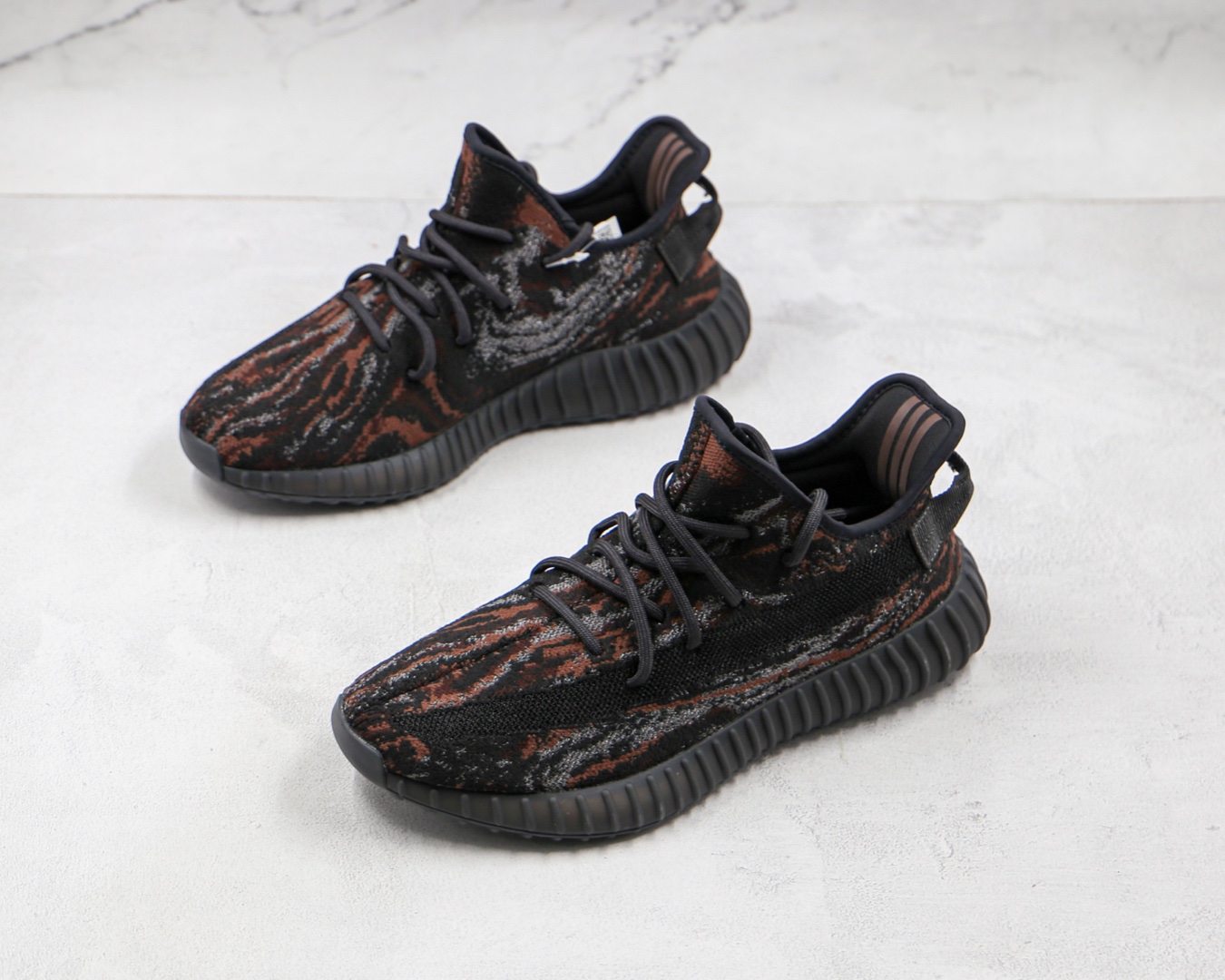椰子350 V2 黑色 暴龙兽 三色迷彩 YEEZY BOOST 350 V2 运动鞋