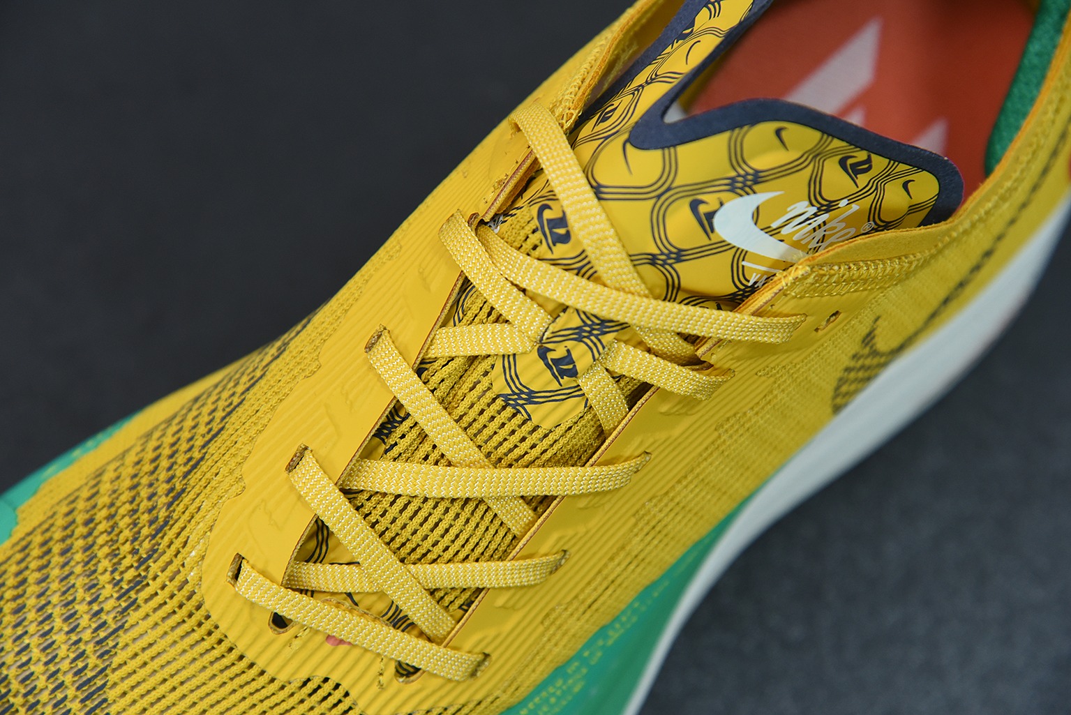 Nk ZoomX Vaporfly NEXT% 2 马拉松针织面透气运动跑鞋 黄绿 货号:DJ5182 -700