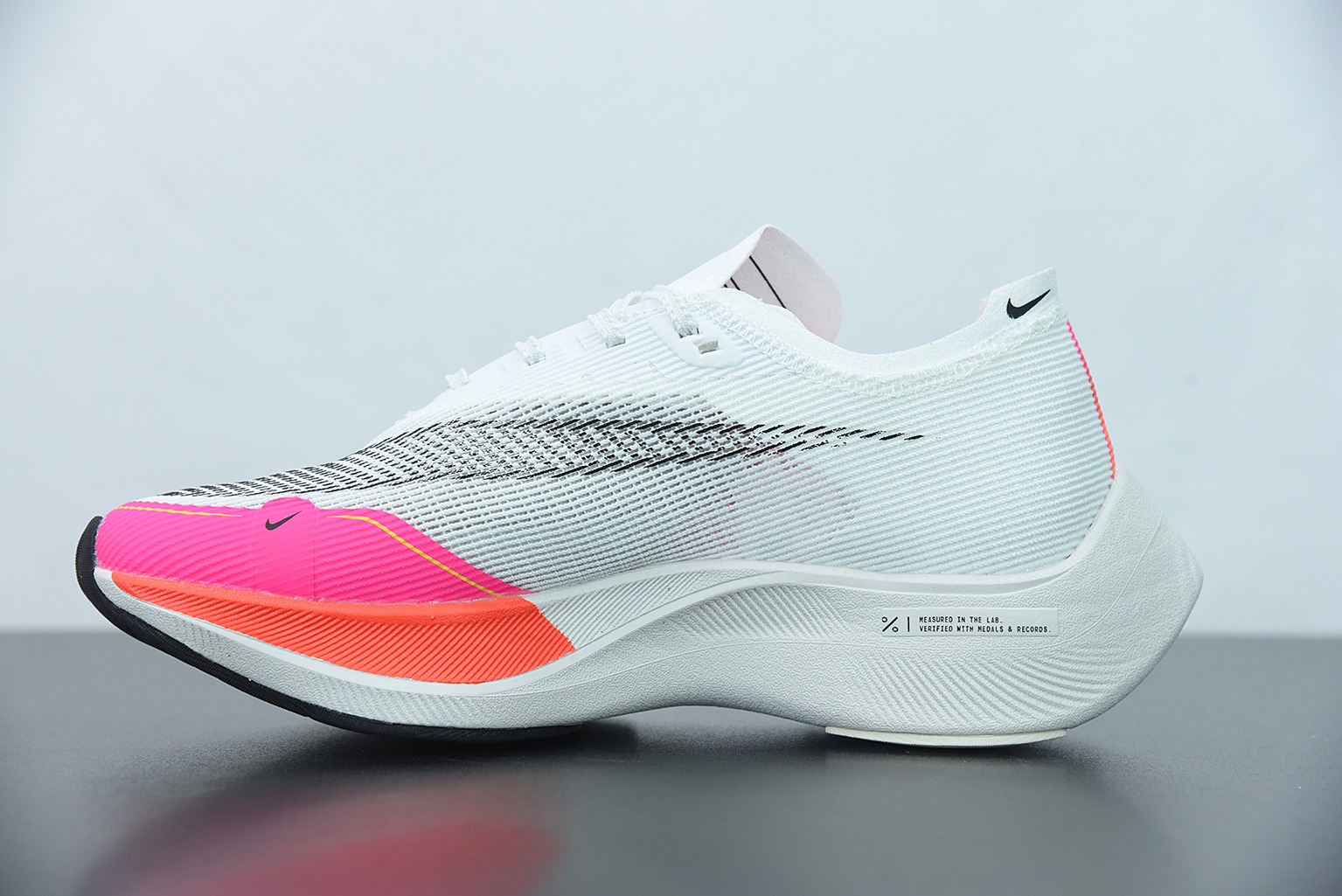 Nk ZoomX Vaporfly NEXT％ 2 马拉松针织面透气运动跑鞋 白粉 货号：DJ5457-100