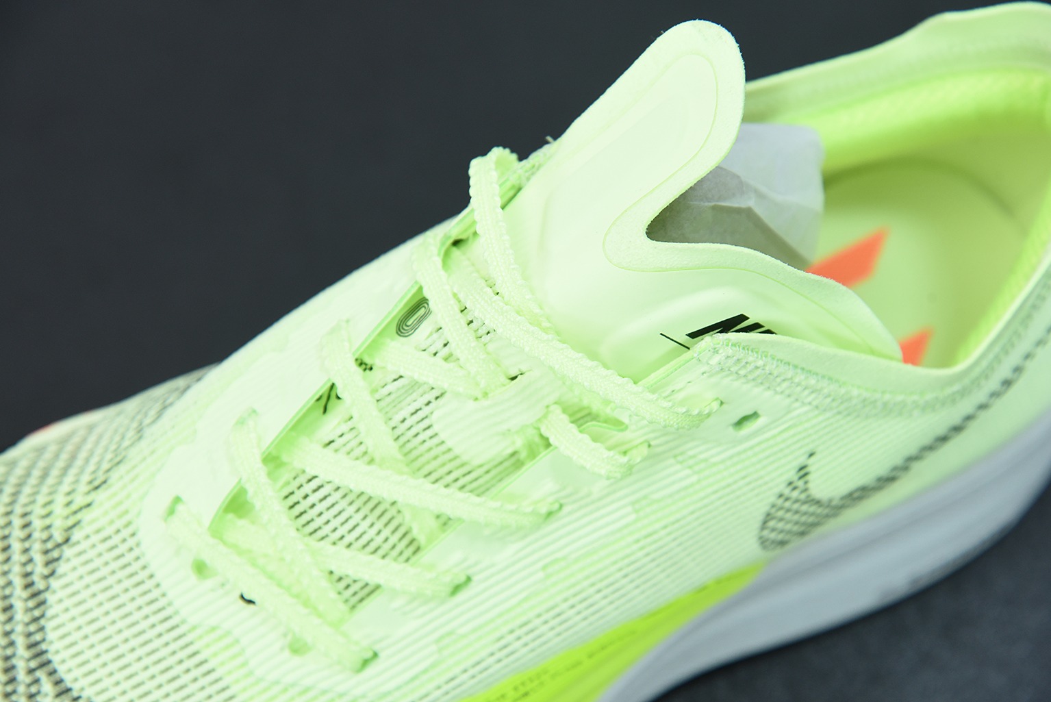 Nk ZoomX Vaporfly NEXT％ 2 马拉松针织面透气运动跑鞋 黄橙 货号：CU4111-700