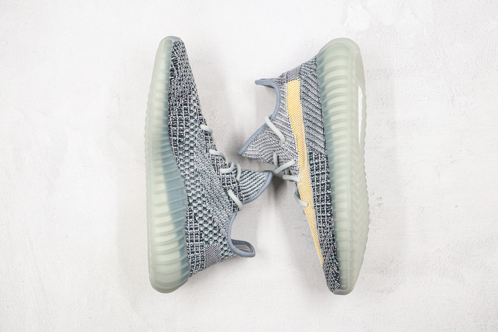 椰子 350 V2 巴斯夫 Yeezy Boost 350 V2 信风蓝运动鞋 水洗丹宁