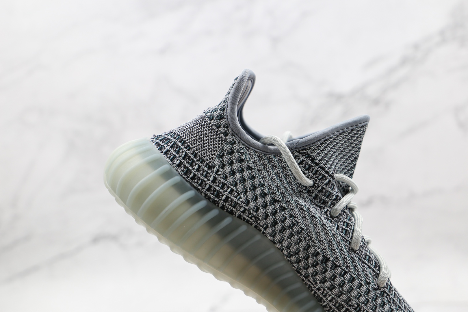 椰子 350 V2 巴斯夫 Yeezy Boost 350 V2 信风蓝运动鞋 水洗丹宁