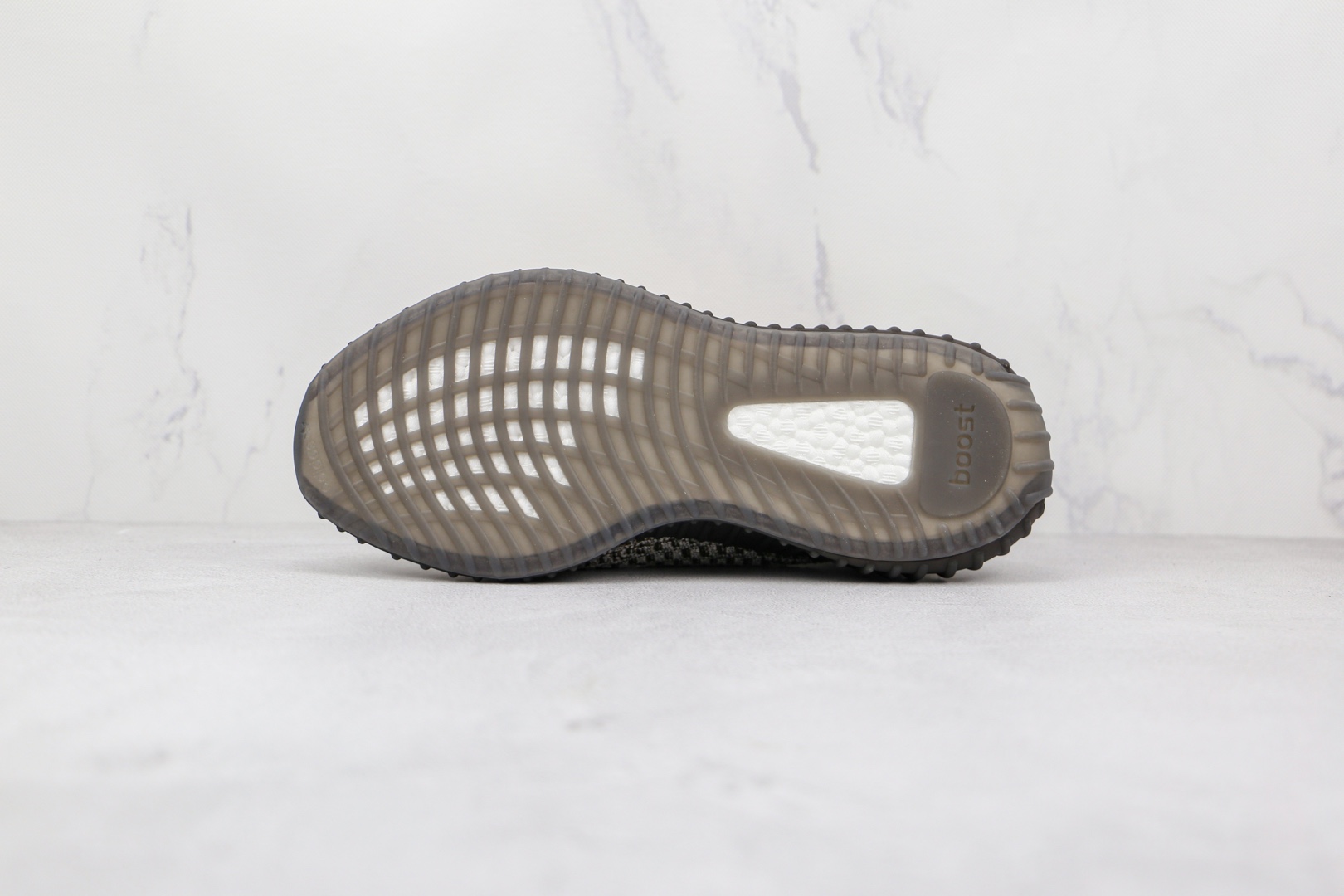 椰子 350 V2 巴斯夫 Yeezy Boost 350 V2 灰红 兵马俑运动鞋货号:GW0089