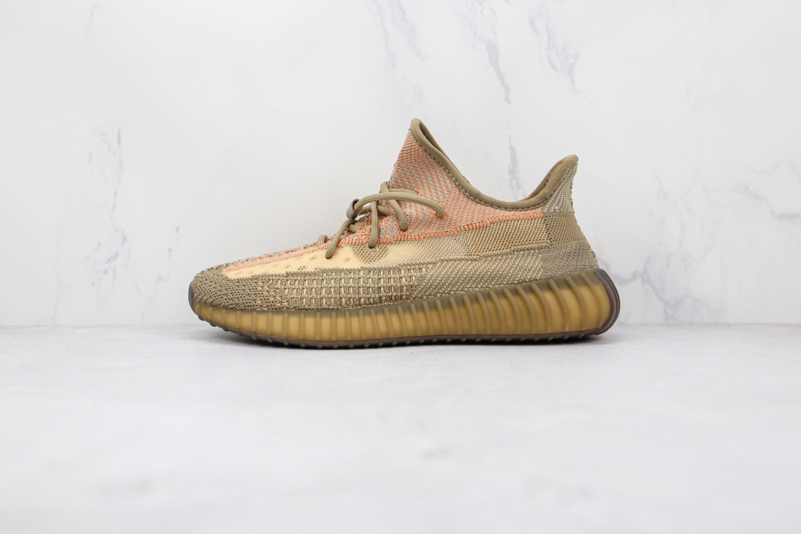 椰子 350 V2 巴斯夫 Yeezy Boost 350 V2 野鸡红运动鞋货号：FZ5240