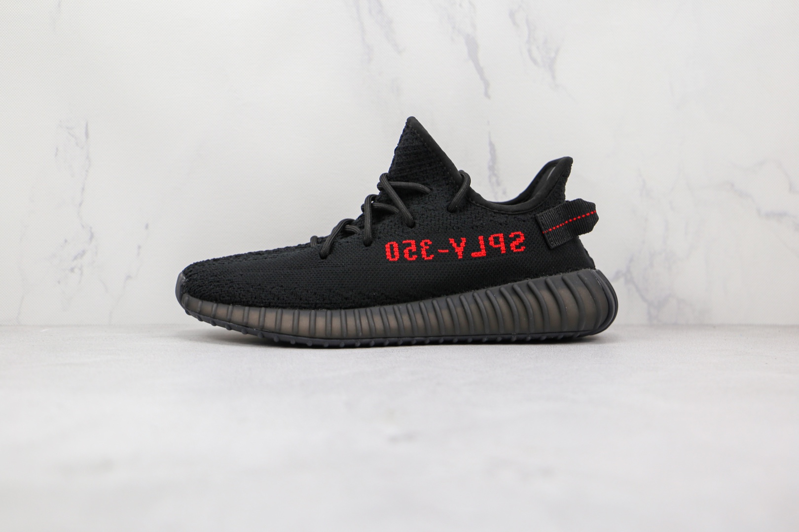 椰子 350 V2 巴斯夫 Yeezy Boost 350 V2 黑红字运动鞋货号:CP9652