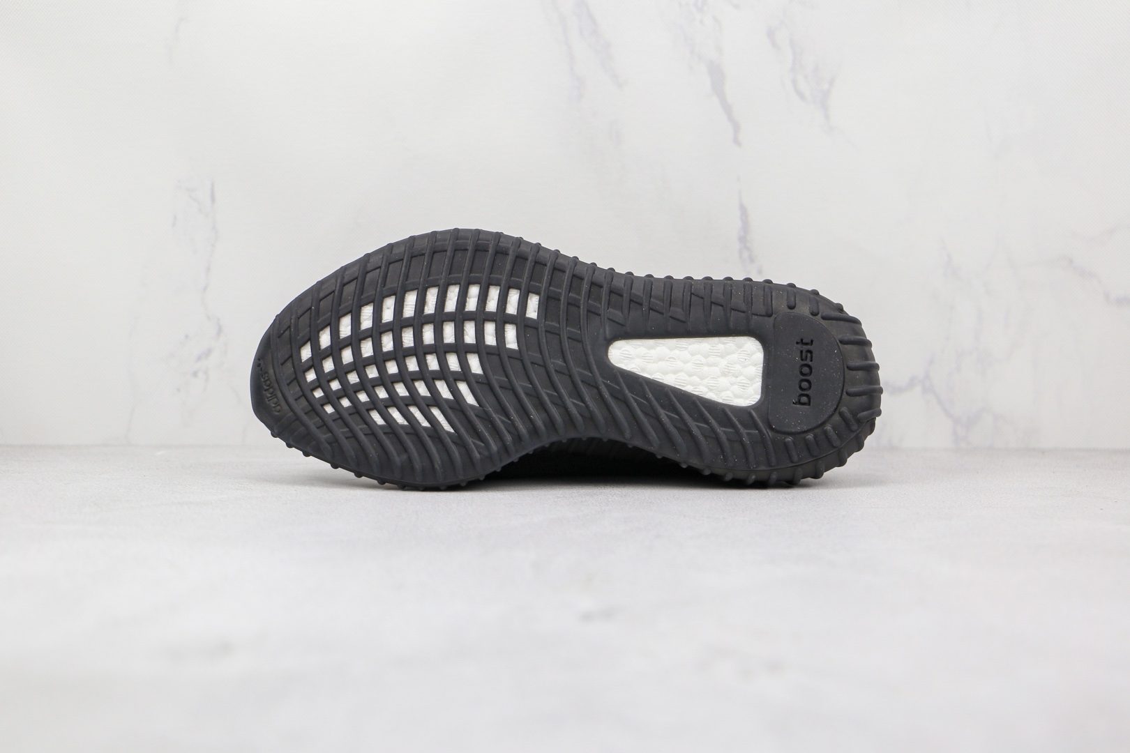 椰子 350 V2 巴斯夫 Yeezy Boost 350 V2 黑红字运动鞋货号:CP9652